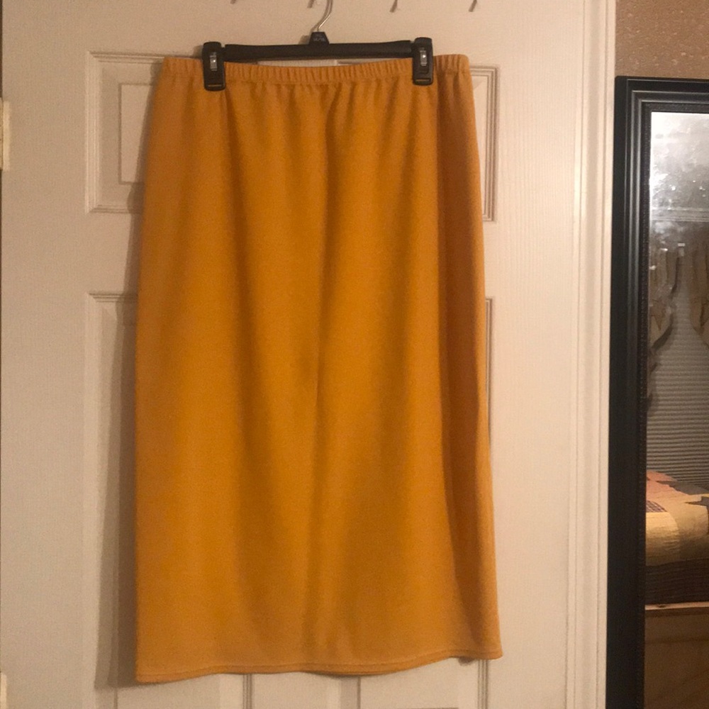 Mustard skirt